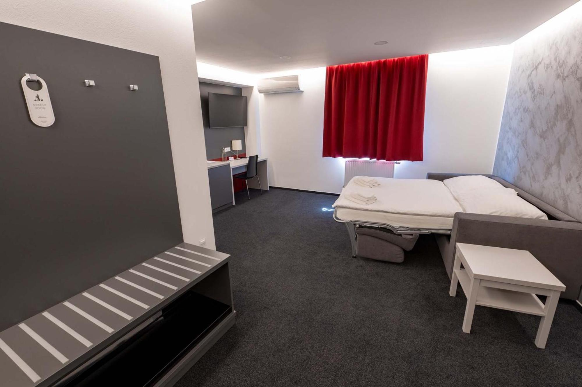 Hotel Villa Eden イフラヴァ エクステリア 写真